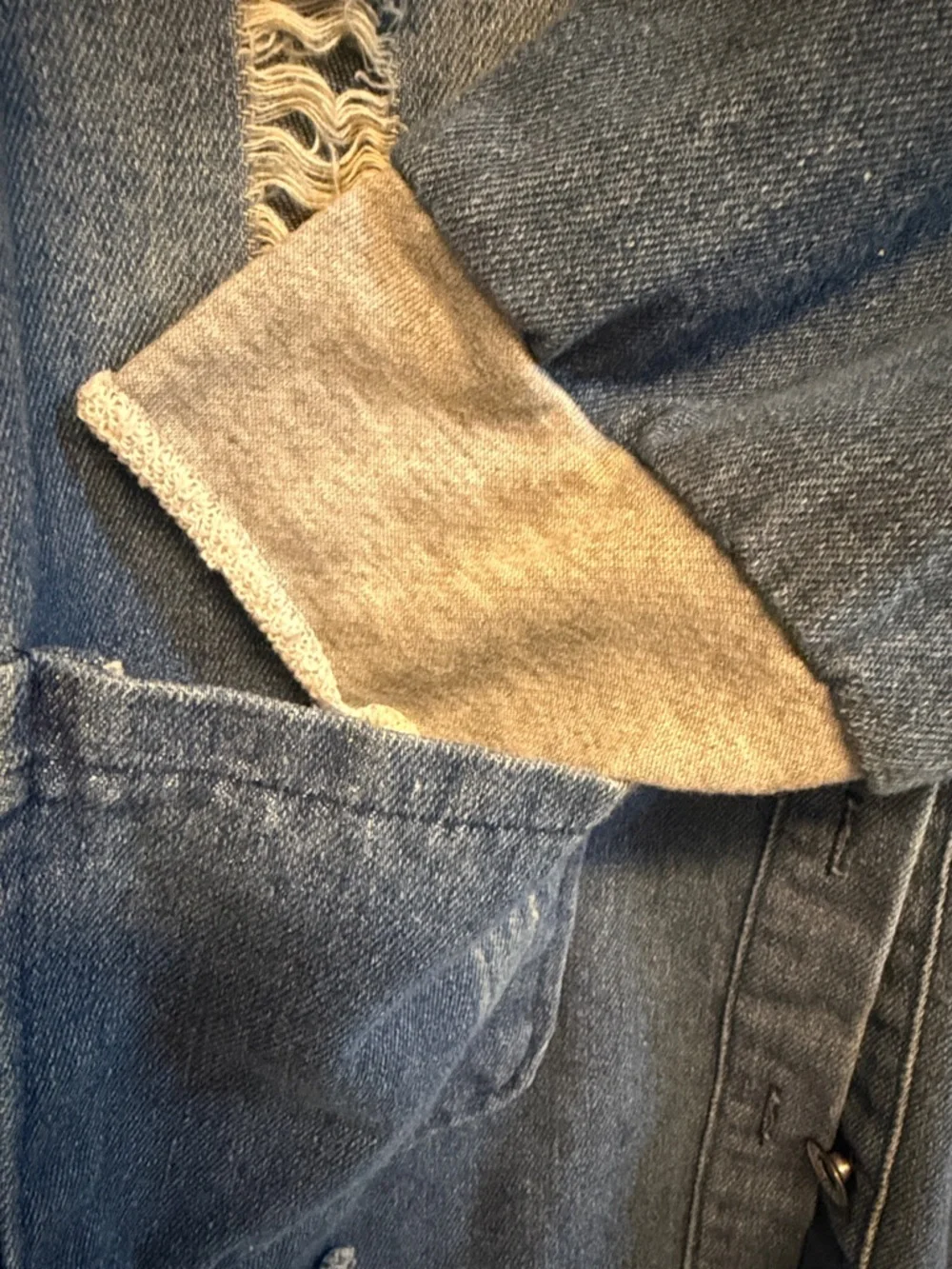Women’s Distressed Denim Shirt/Jacket Size XL PreOwned - Picture 3 of 9